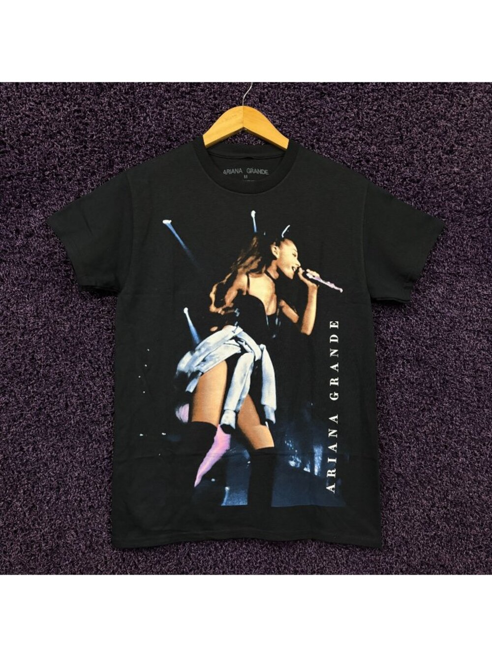 Ariana Grande Live On Stage T-Shirt Size Medium